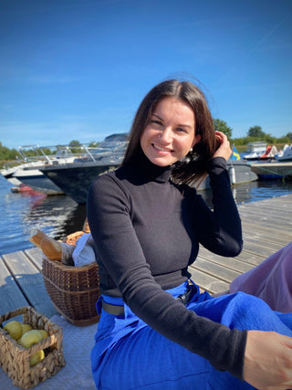 lady in blue pants and black basic turtleneck