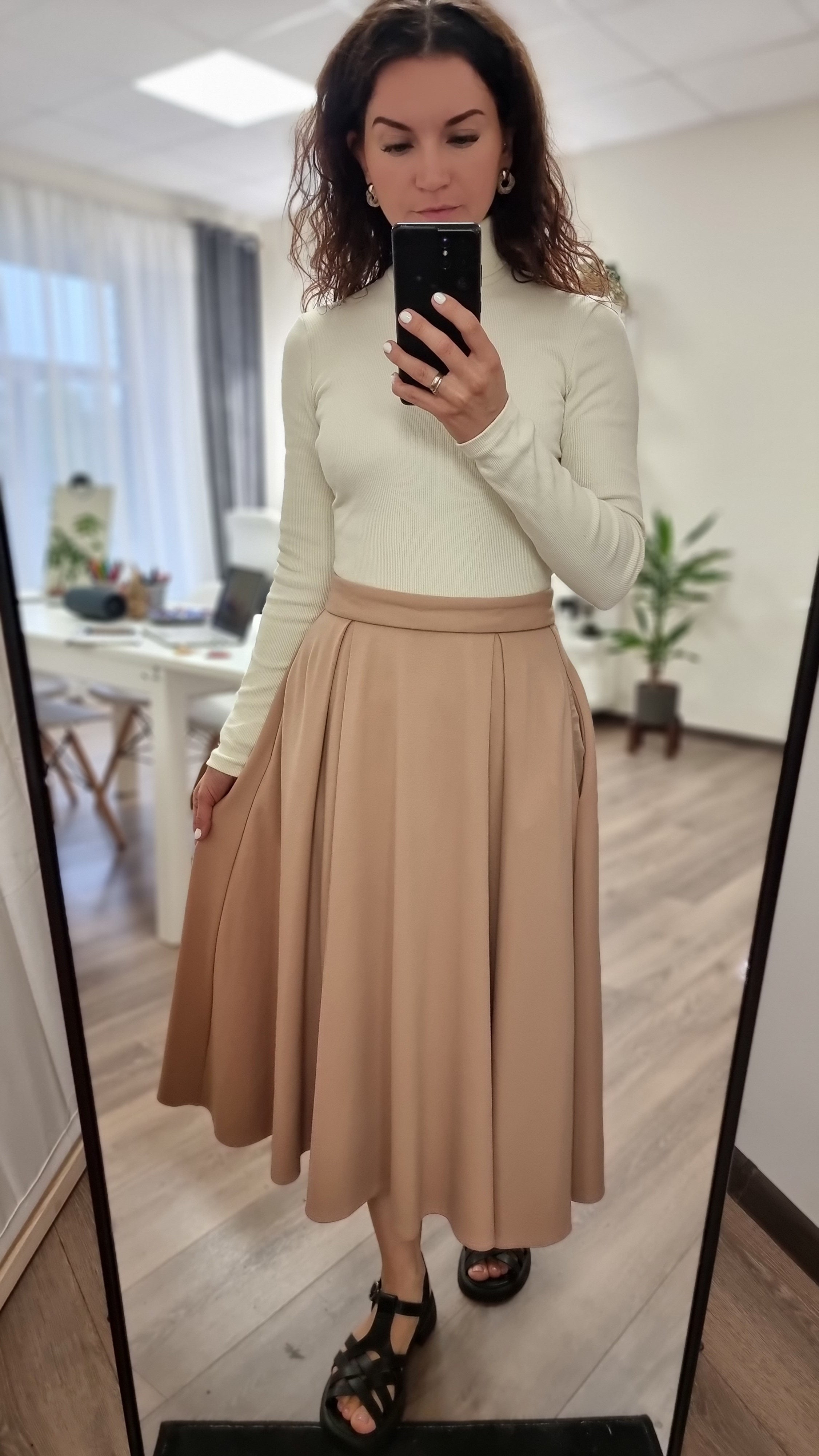 Beige skirt 2025 with pockets