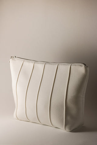 Flat cosmetic bag with inside pockets