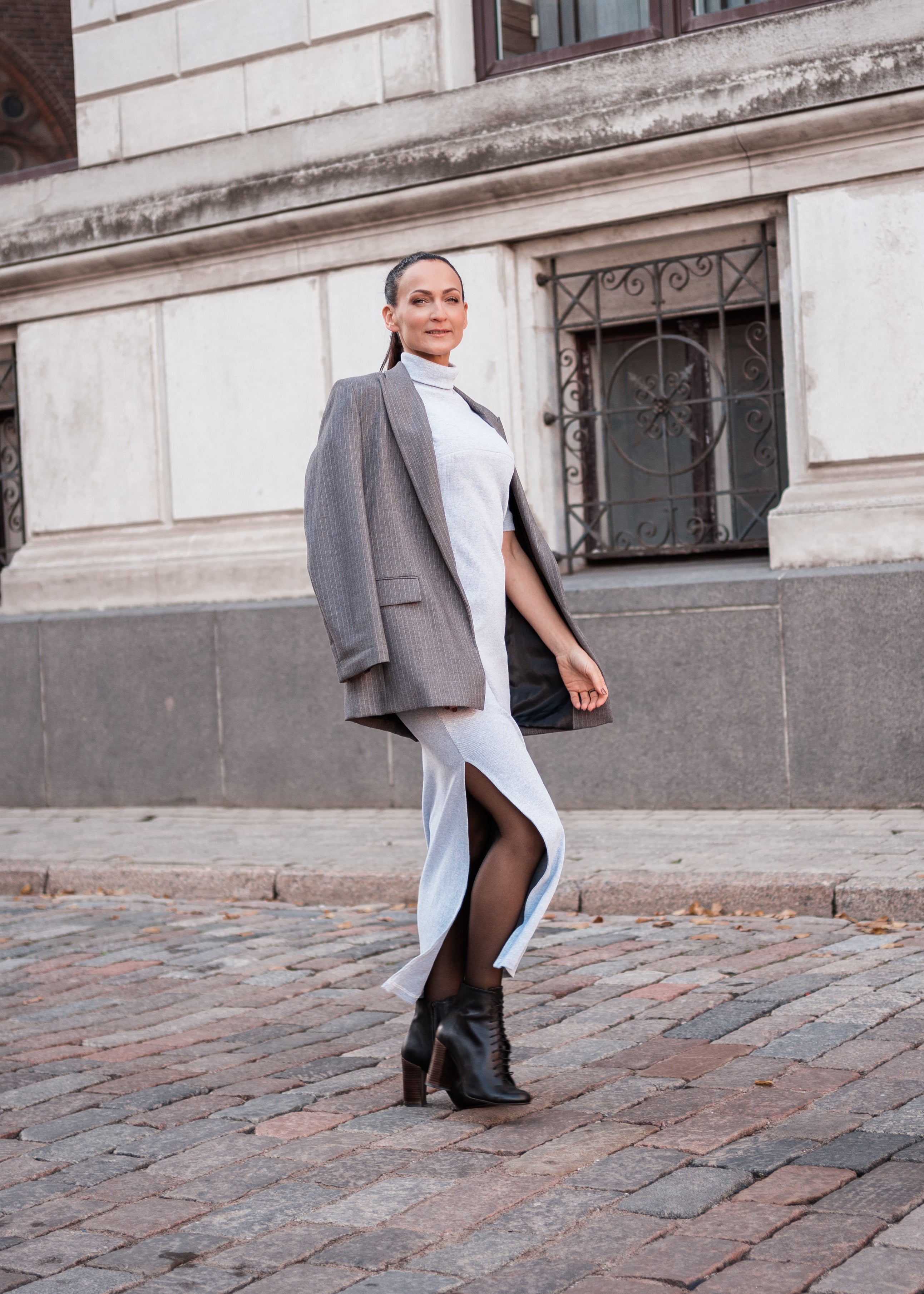 Minimalist Maxi Dress | Layered Outfit Turtleneck Dresses Albertina butik Minimalist Maxi Dress | Layered Outfit Turtleneck Dresses Albertina butik