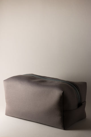 Boxy cosmetic bag with inside pockets